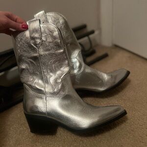 Soft Pleather Silver Cowgirl Boots Sz 6 Excellent Condition